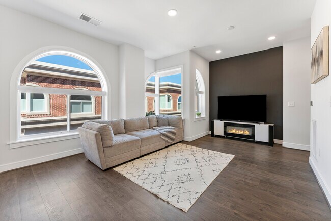 635 Slaters Ln, Unit #405 in Alexandria, VA - Building Photo - Building Photo