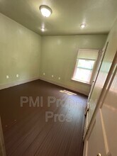 2481 W Locust St in Milwaukee, WI - Building Photo - Building Photo