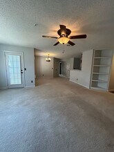 5006 Lawndale Dr in Greensboro, NC - Foto de edificio - Building Photo