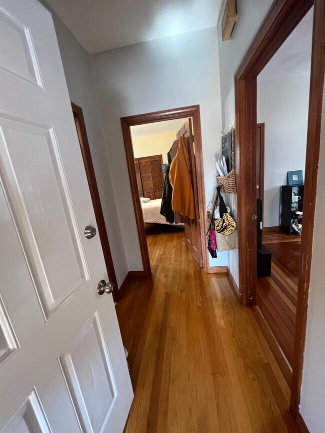 49 Elm St, Unit 2 in Somerville, MA - Building Photo - Building Photo