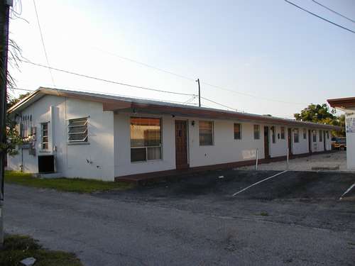 1915 Fletcher St in Hollywood, FL - Foto de edificio - Building Photo