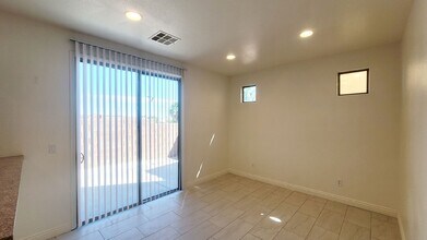 4262 S Sugar Dr in Las Vegas, NV - Building Photo - Building Photo