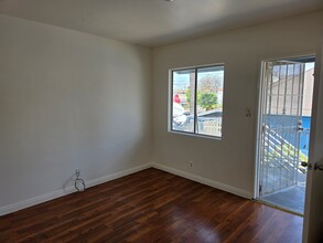 1216 S Glendale Ave, Unit E in Glendale, CA - Foto de edificio - Building Photo