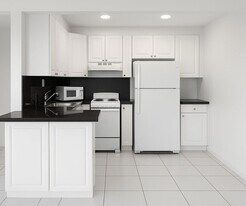 17350 NW 68th Ave, Unit 300-118A in Hialeah, FL - Building Photo