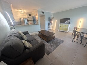 2124 NE 5th Ave in Wilton Manors, FL - Building Photo - Building Photo