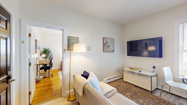 24 Hews St, Unit 1 in Cambridge, MA - Building Photo - Building Photo