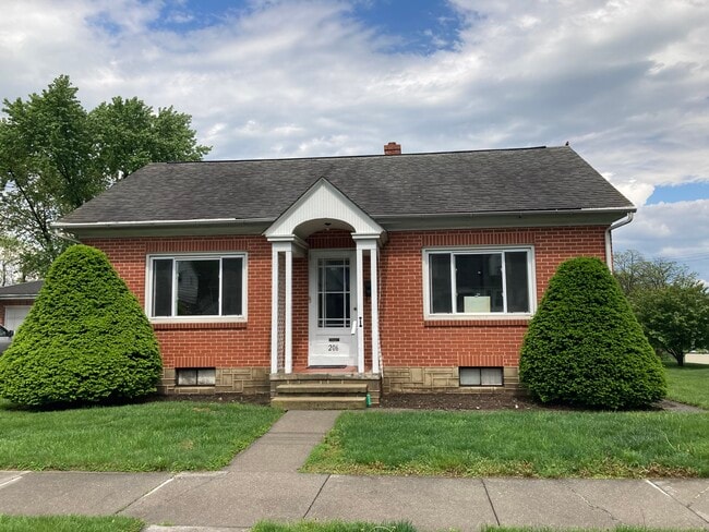 property at 206 N Railroad St