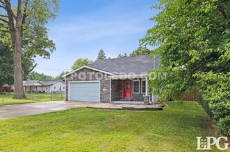 7044 Springfield Dr in Holland, OH - Foto de edificio - Building Photo