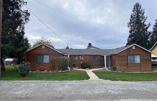 525-525 N Markeson St in Chelan, WA - Building Photo