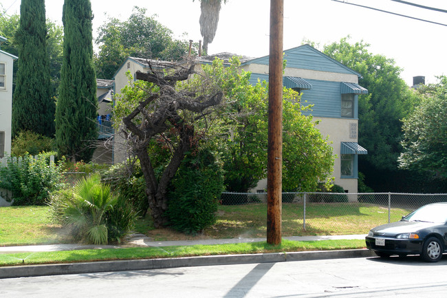 1800-1806 Scott Rd in Burbank, CA - Building Photo - Building Photo