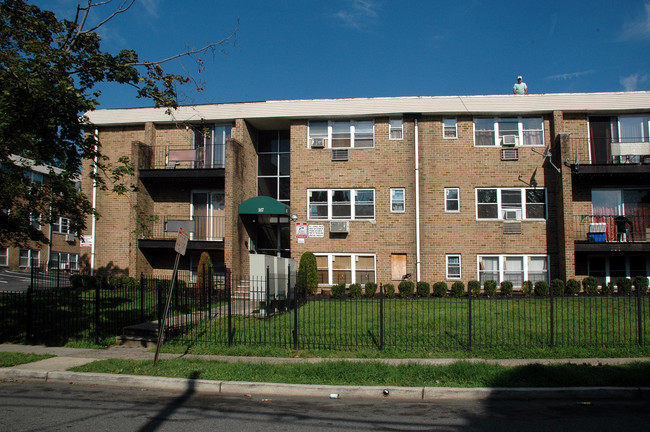 147 Cleveland St in Orange, NJ - Foto de edificio - Building Photo