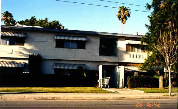 11121 Chapman Ave in Garden Grove, CA - Building Photo - Building Photo