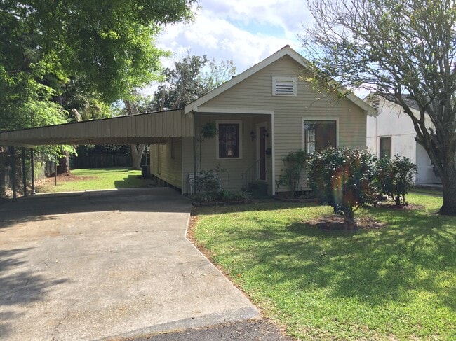 property at 1924 Brockenbraugh St