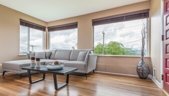 7921 7th Ave SW in Seattle, WA - Building Photo