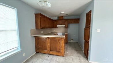 12 Glasscock Blvd in Alton, TX - Building Photo - Building Photo