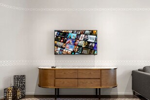 801 S Miami Ave in Miami, FL - Building Photo