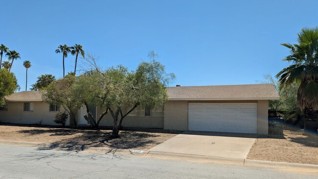 4221 E Sahuaro Dr in Phoenix, AZ - Building Photo - Building Photo