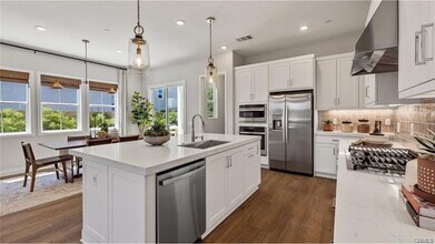 285 Shoveler in Irvine, CA - Building Photo - Building Photo