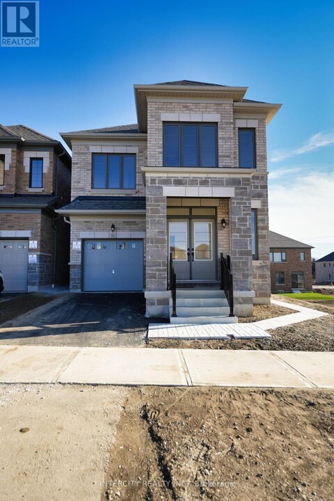 21 Sapwood Cres in Brampton, ON - Building Photo