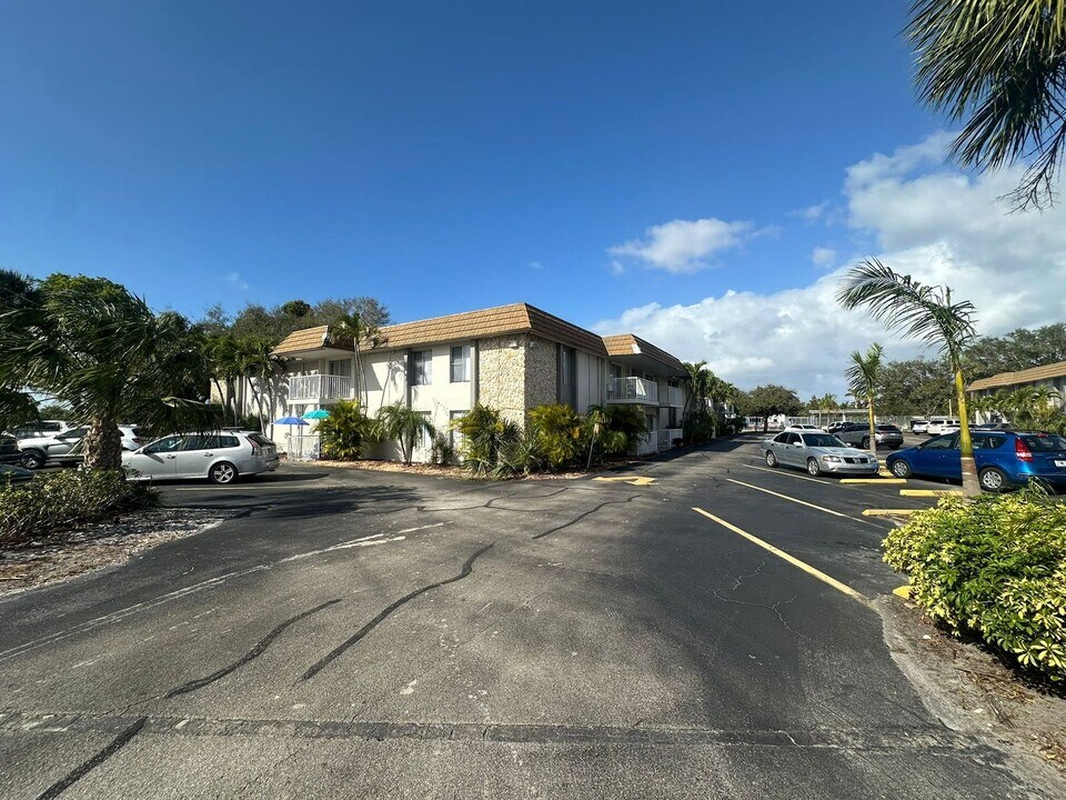 1830 Maravilla Ave in Ft. Myers, FL - Building Photo