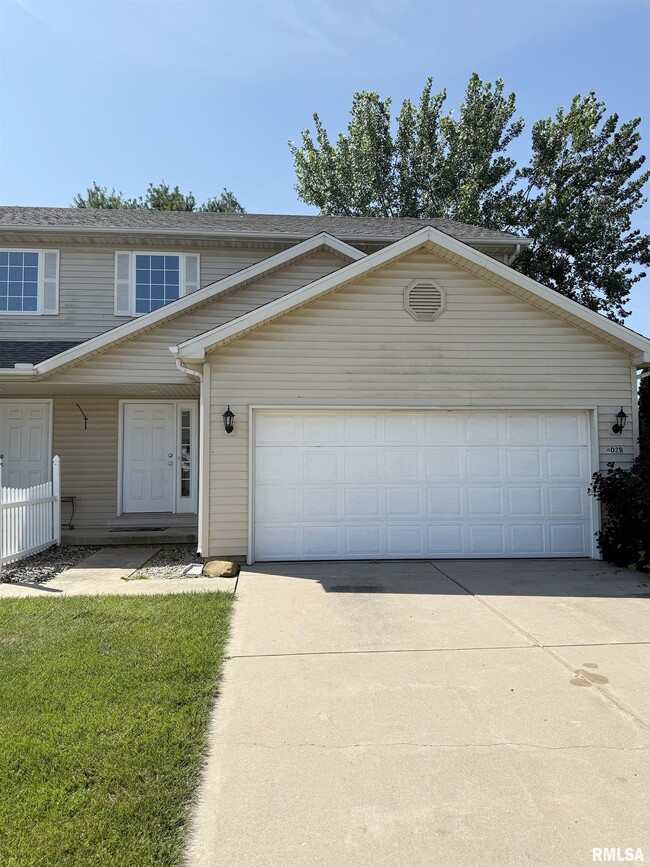 402 MacKenzie Pl in Germantown Hills, IL - Building Photo - Building Photo