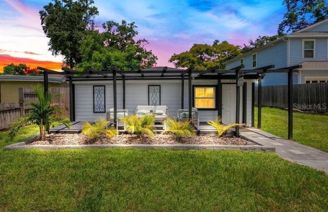 property at 2907 E Washington St