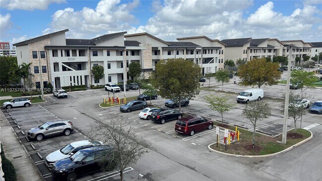 7915 NW 104th Ave in Doral, FL - Building Photo - Building Photo