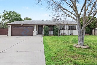 1653 Robin Hood Ct in Sacramento, CA - Building Photo - Building Photo