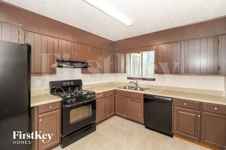 1006 Park Forest Trail NW in Lilburn, GA - Foto de edificio - Building Photo