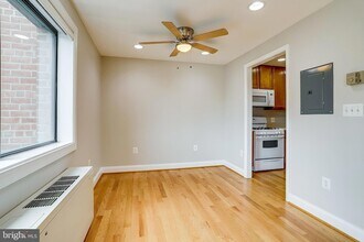 3515 Washington Blvd, Unit 210 in Arlington, VA - Building Photo - Building Photo