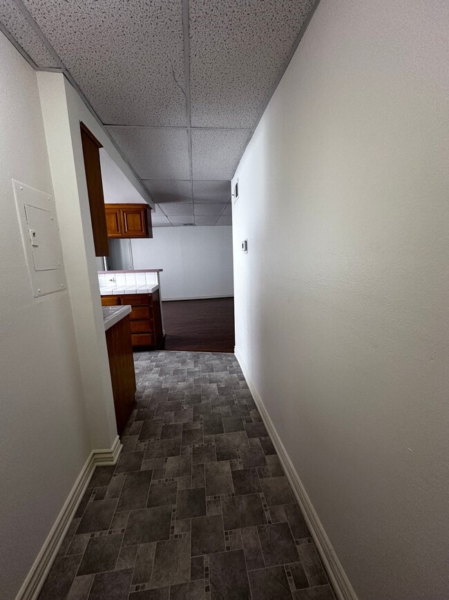 121 S Swall Dr, Unit APT 2 in Los Angeles, CA - Building Photo - Building Photo