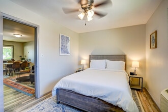 407 S 94th Pl in Milwaukee, WI - Building Photo - Building Photo