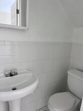 7820 NE Bayshore Ct in Miami, FL - Building Photo - Building Photo