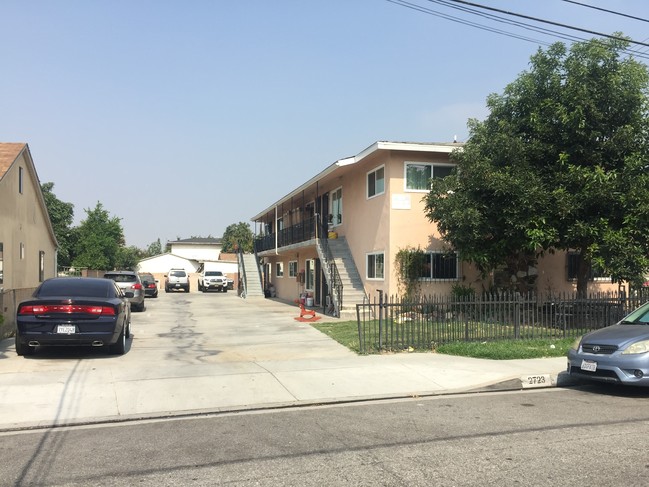 2723 Nevada Ave in El Monte, CA - Foto de edificio - Building Photo