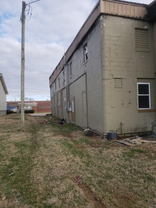 110 Cherry Ave in Lafayette, TN - Building Photo