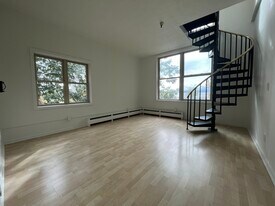 216 Lake St in Burlington, VT - Building Photo