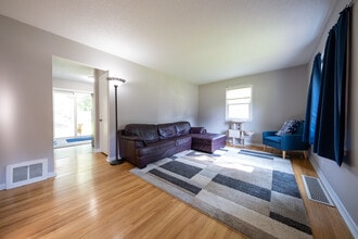 8521 Nicollet Ave in Bloomington, MN - Building Photo - Building Photo