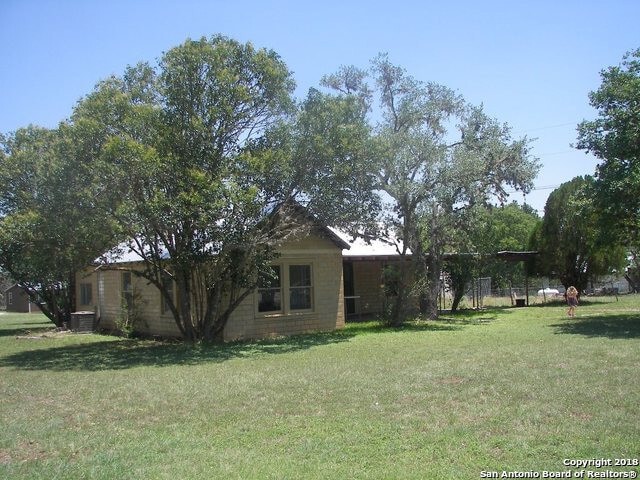 462 Stringtown Rd in Medina, TX - Building Photo - Building Photo