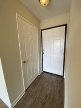 300 E Tujunga Ave in Burbank, CA - Building Photo - Building Photo