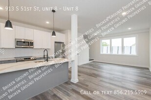 913 S 51st St in Philadelphia, PA - Building Photo