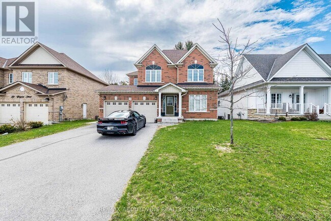 22 Ryan St in Fergus, ON - Building Photo - Building Photo