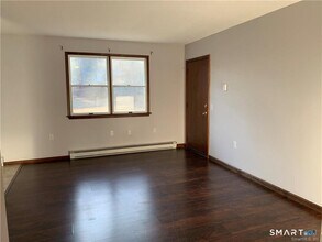 454 Cow Hill Rd in Groton, CT - Building Photo - Building Photo