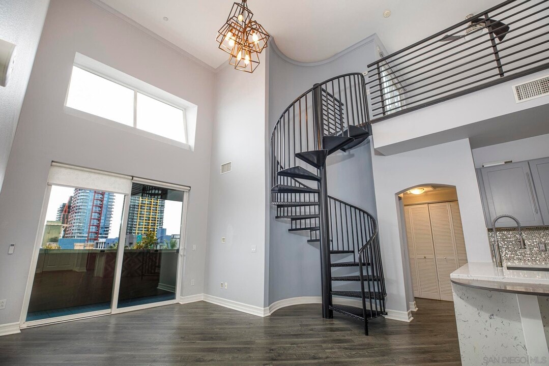525 Eleventh Ave-Unit -1502 in San Diego, CA - Building Photo