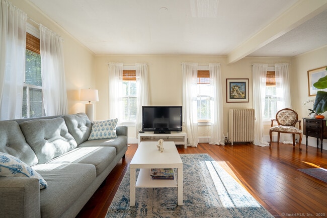 4 Coburn Ave in Stonington, CT - Building Photo - Building Photo