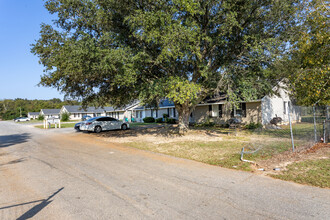 611 Swift St in Albany, GA - Foto de edificio - Building Photo