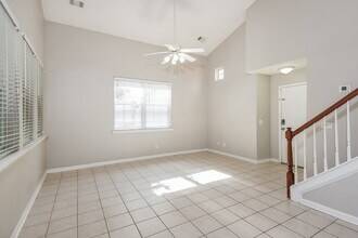 1204 W Oaks Way in Woodstock, GA - Foto de edificio - Building Photo