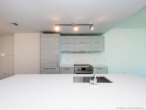 650 NE 32nd St, Unit 3603 in Miami, FL - Building Photo - Building Photo