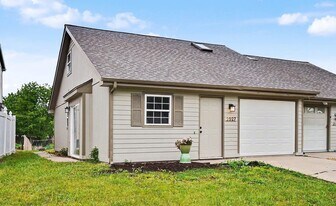 2527 Morningside Dr in Lawrence, KS - Building Photo