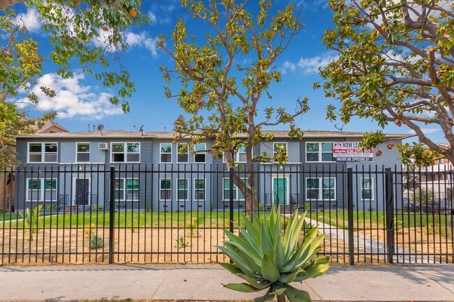 1803 S St Andrews Pl in Los Angeles, CA - Foto de edificio - Building Photo