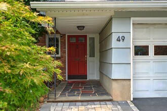 49 Canoe Brook Pkwy in Summit, NJ - Foto de edificio - Building Photo